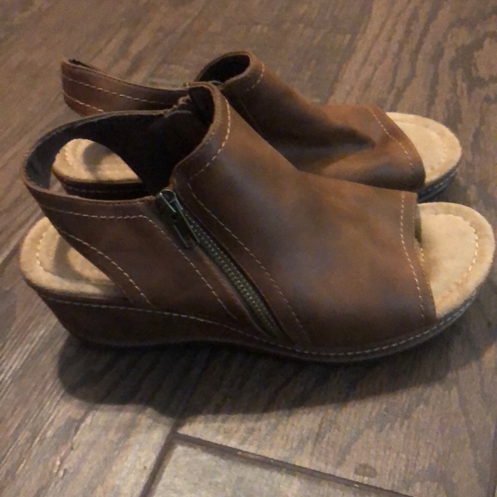Like new size 8.5 Cliffs by White Mountsin
